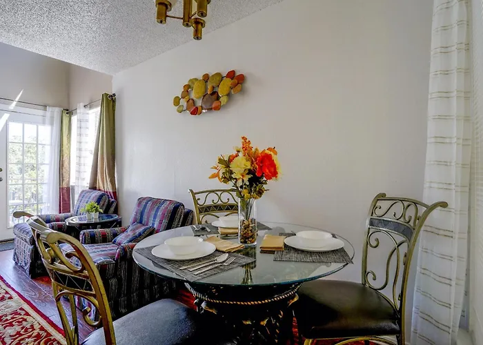 Walk To Shops & Museums! Worth W/ Pool Holiday home