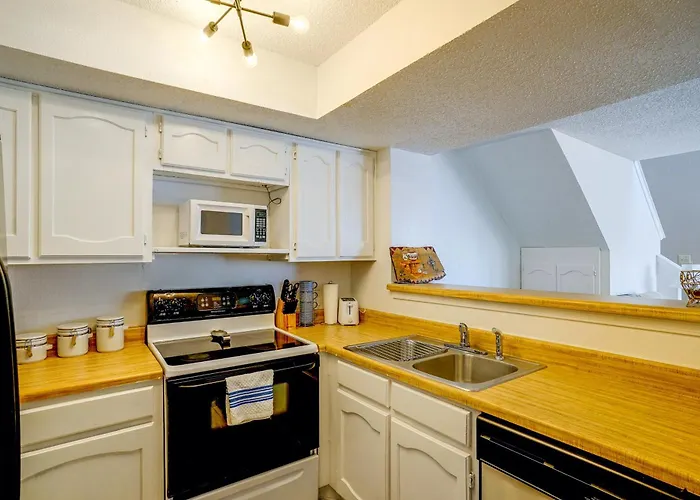Walk To Shops & Museums! Worth W/ Pool Holiday home Fort Worth