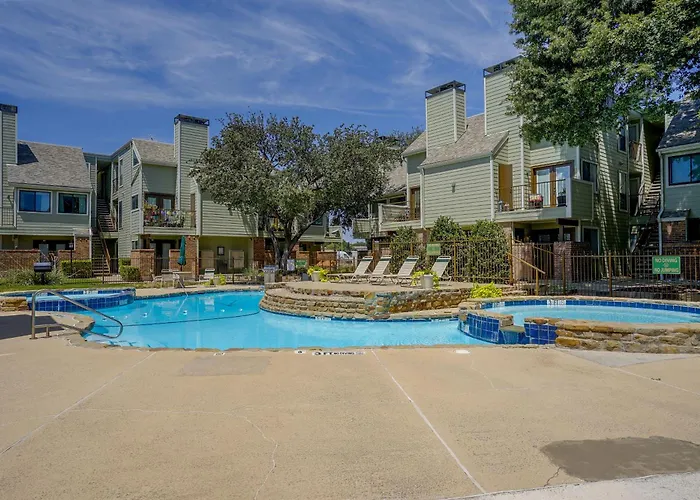 Holiday home Walk To Shops & Museums! Worth W/ Pool *